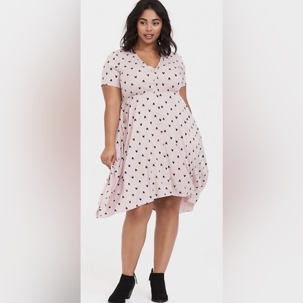 Torrid Asymmetrical Pink Heart Dress. Size 2